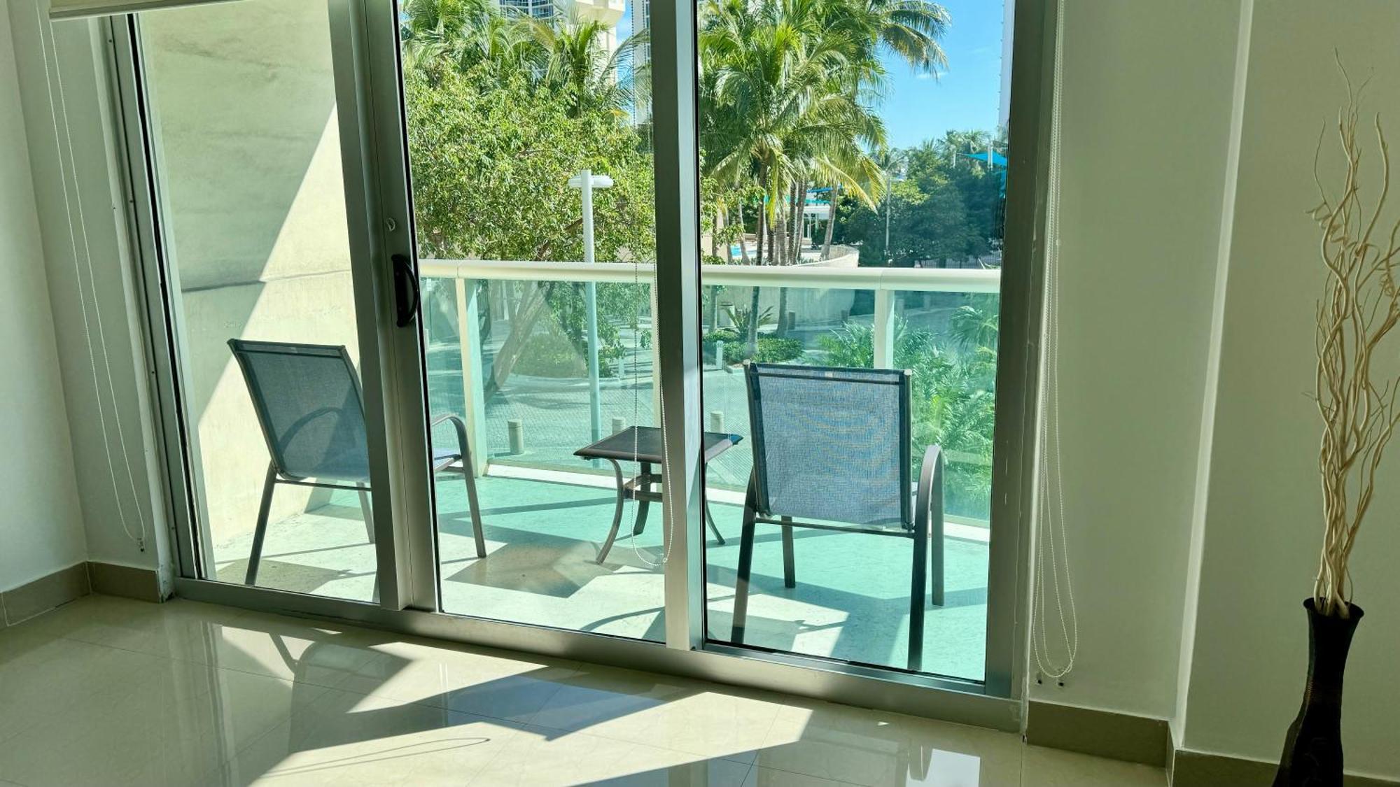 Sunny Isles, Beach Life! Parking Included Miami Beach Exterior photo